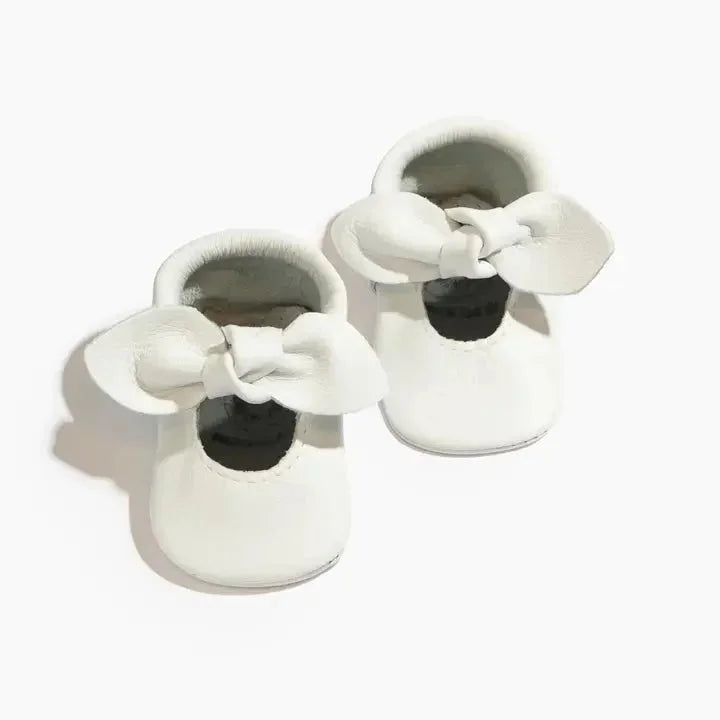 Freshly Picked - Knotted Bow Baby Shoe - Premium quality boutique clothing detail (Image 1 of 2)